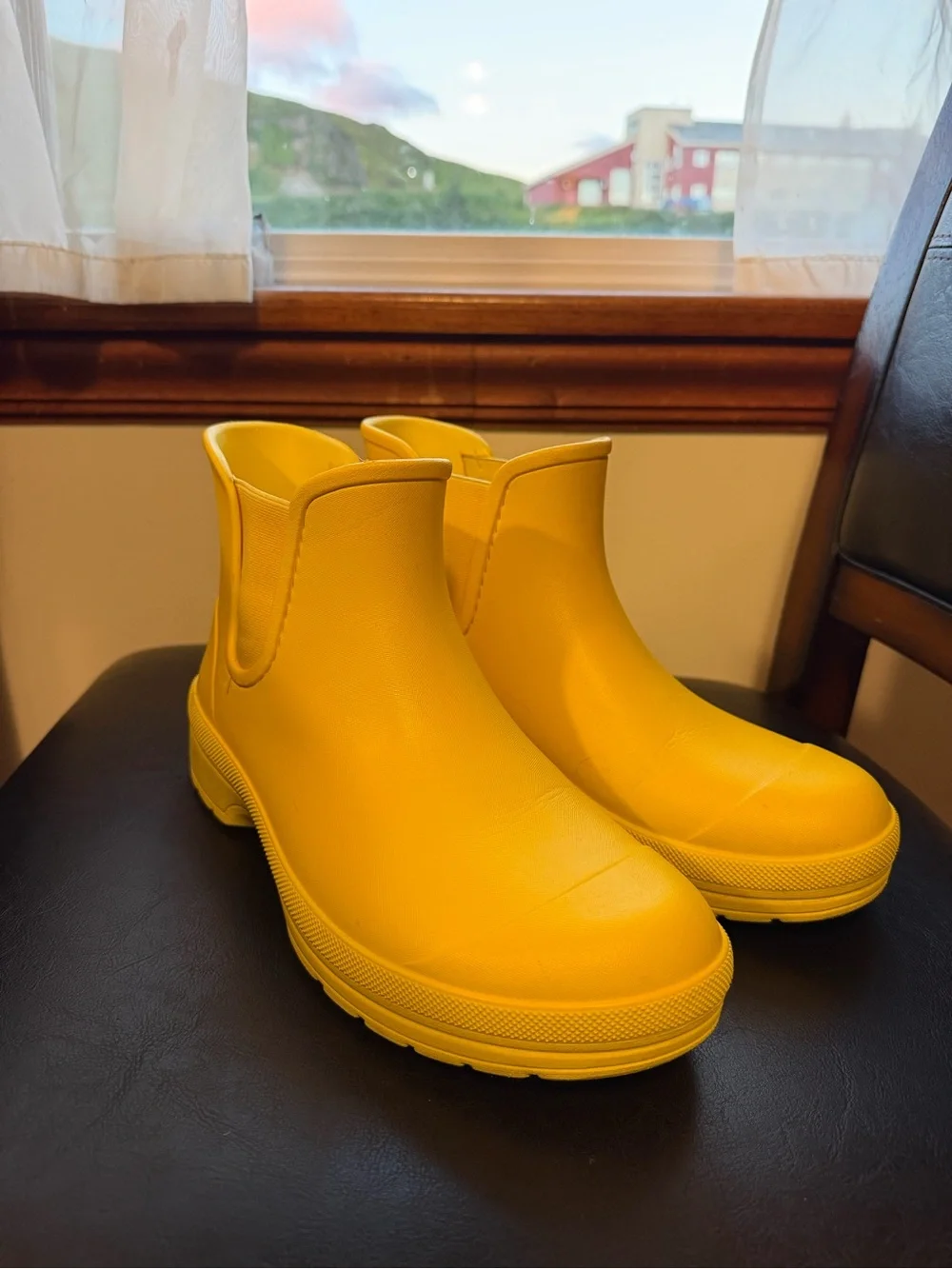 Dansko Yellow Rain Boots women’s sz 39
